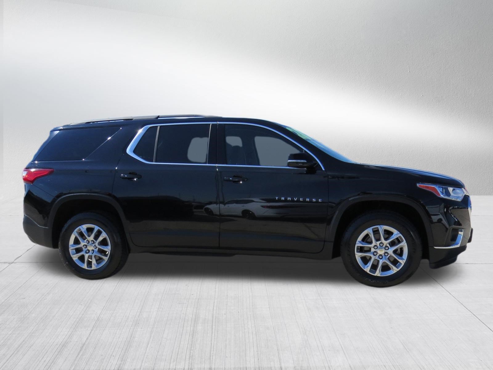 Used 2020 Chevrolet Traverse LT FWD image 2