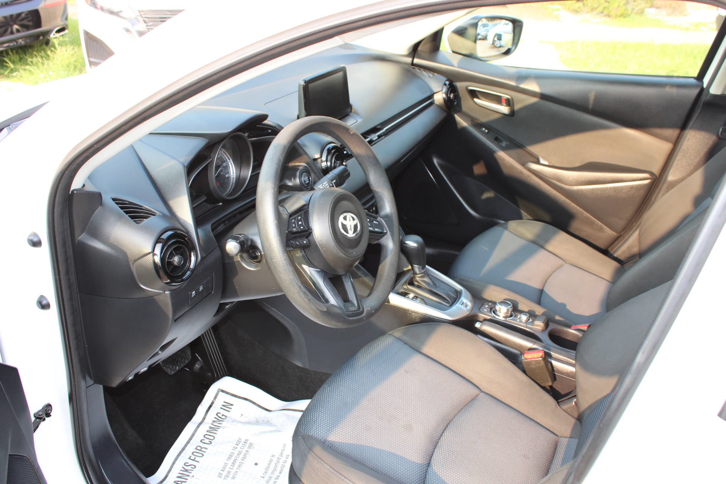 Used 2019 Toyota Yaris L FWD image 7