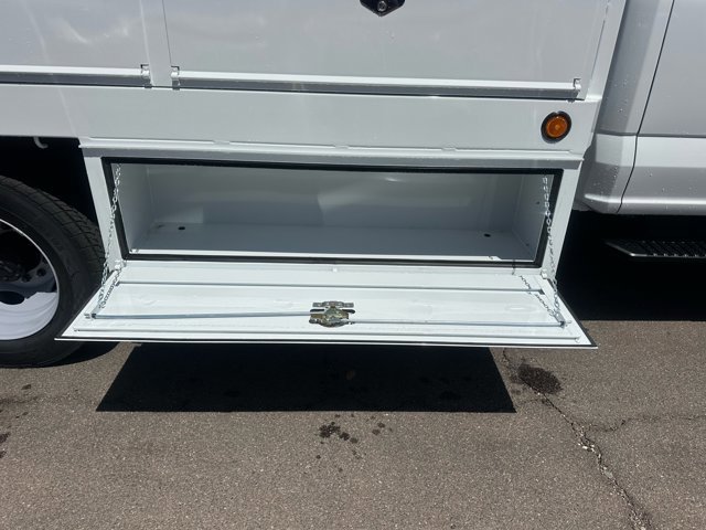 New 2025 Ford F550 4x4 SuperCab Super Duty image 9