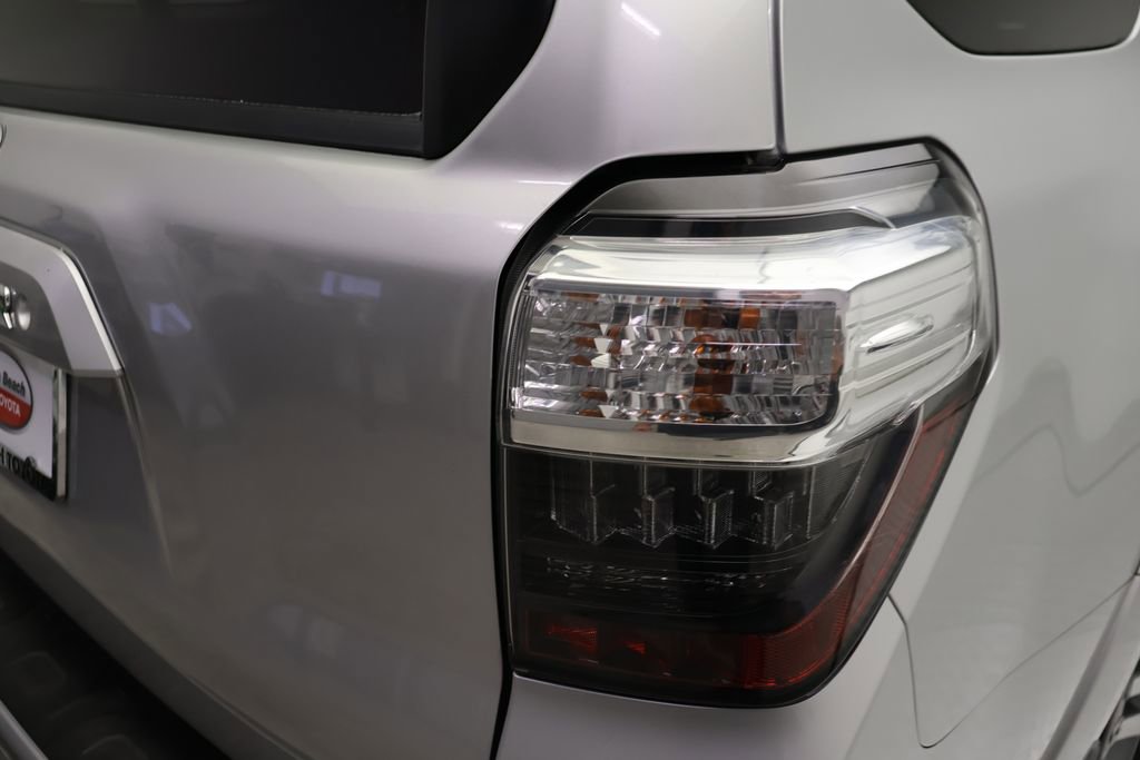 Used 2015 Toyota 4Runner SR5 RWD image 9