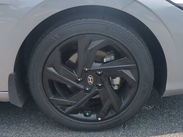 Certified 2026 Hyundai Elantra Sport FWD image 11