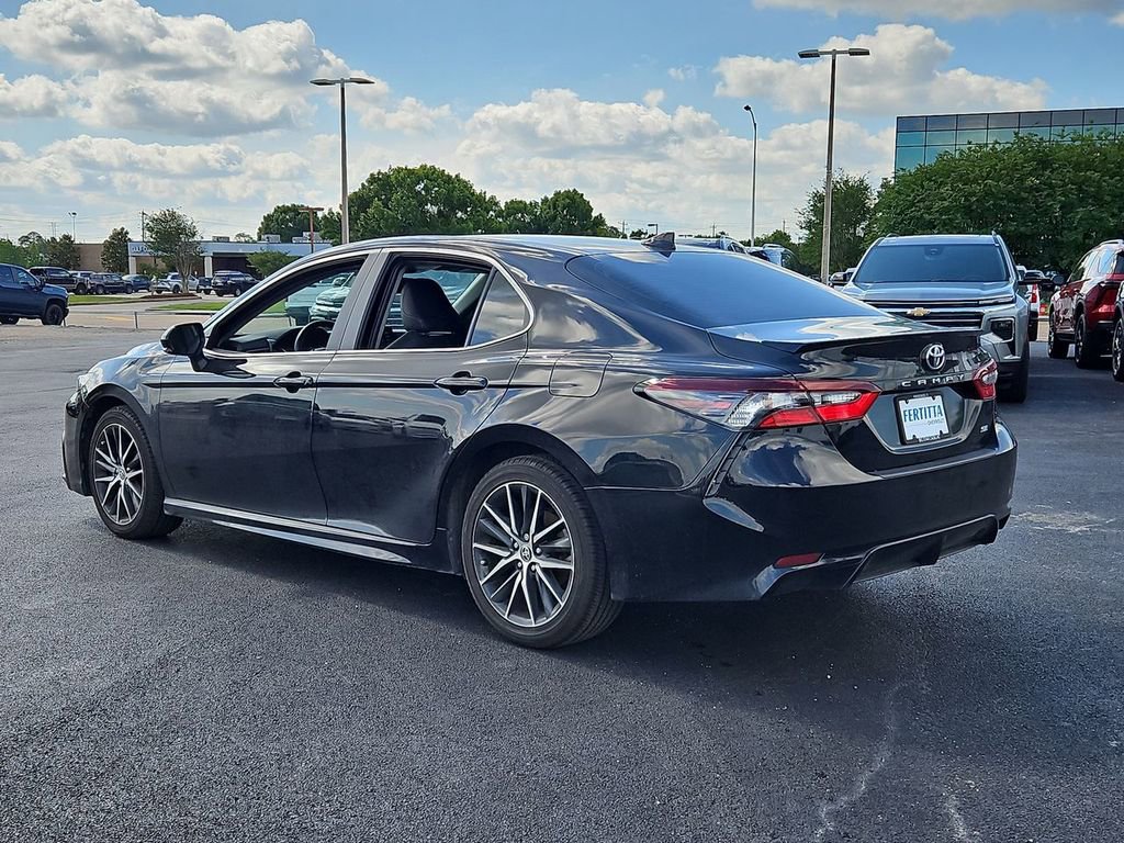 Used 2022 Toyota Camry SE w/ Convenience Package FWD image 4
