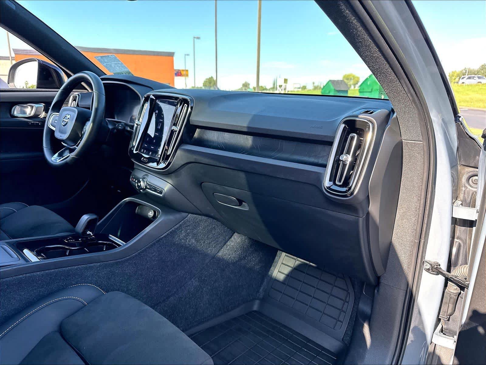 Used 2023 Volvo XC40 Recharge Ultimate w/ Protection Package Premier AWD/4WD image 19
