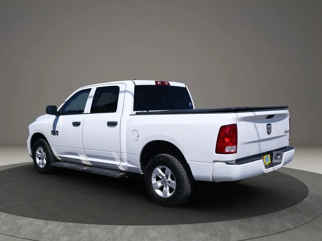 Used 2017 RAM 1500 Express image 4