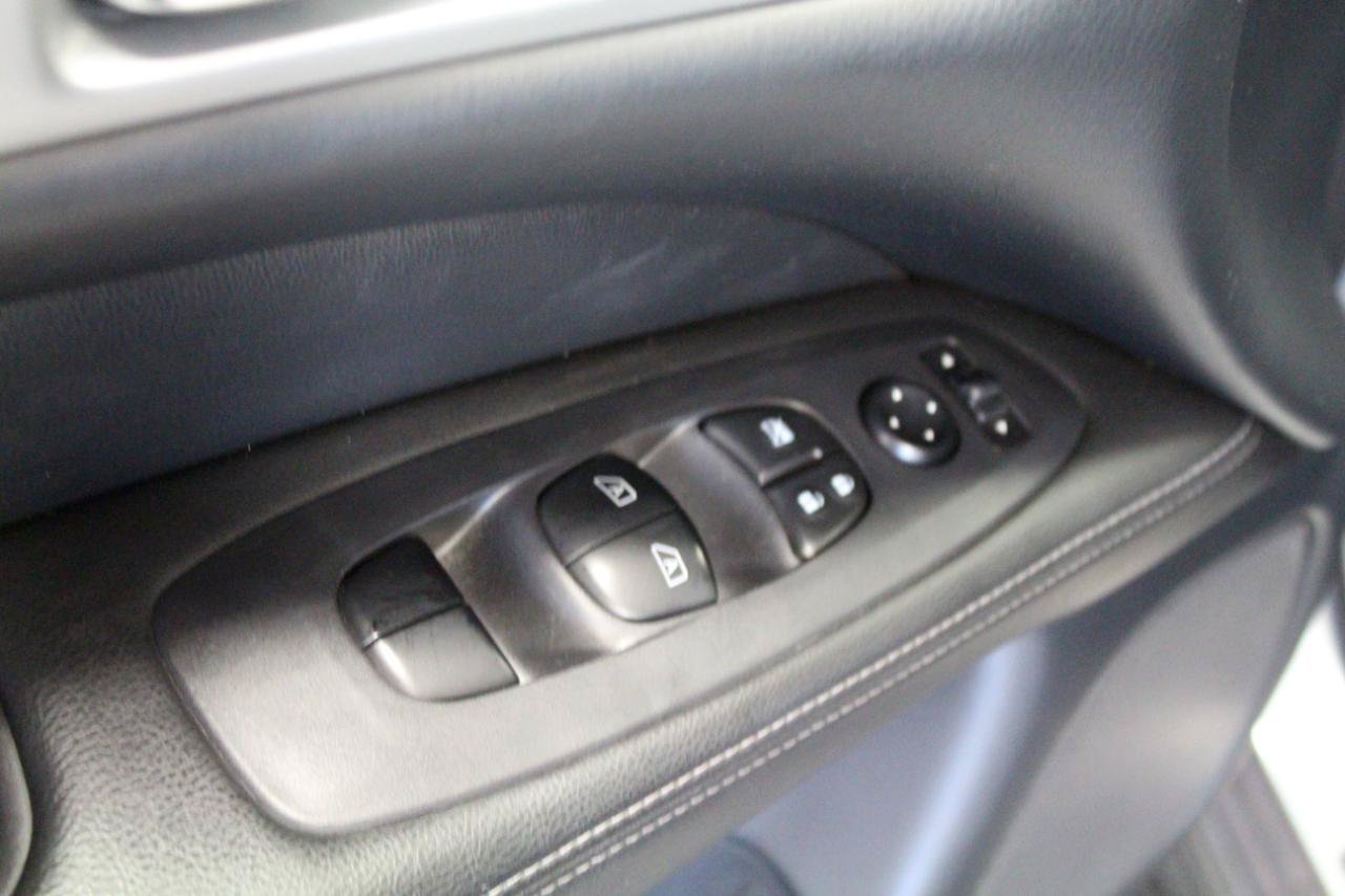 Used 2020 Nissan Pathfinder SL AWD/4WD image 19