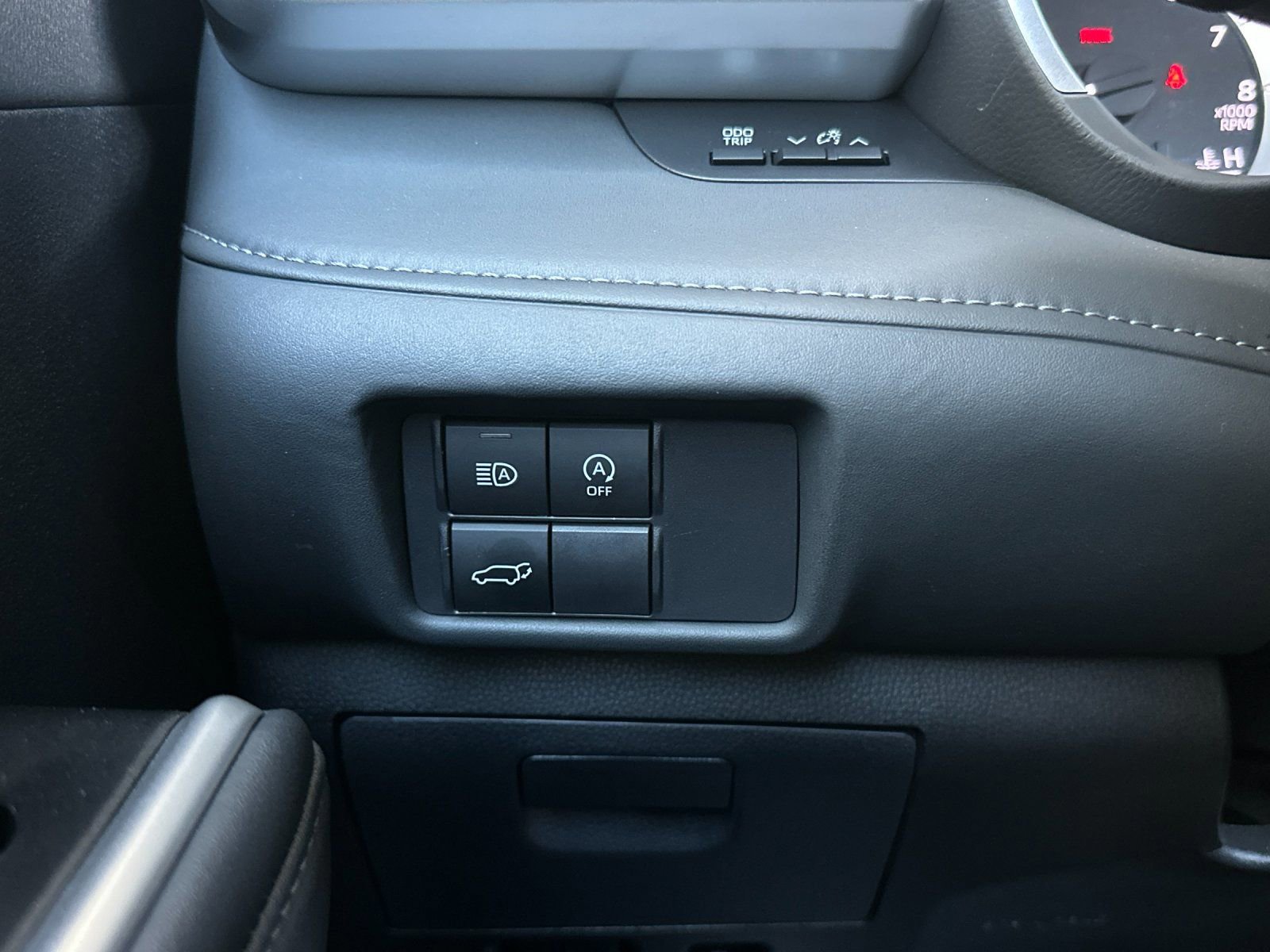 Used 2025 Toyota Highlander XLE FWD image 28
