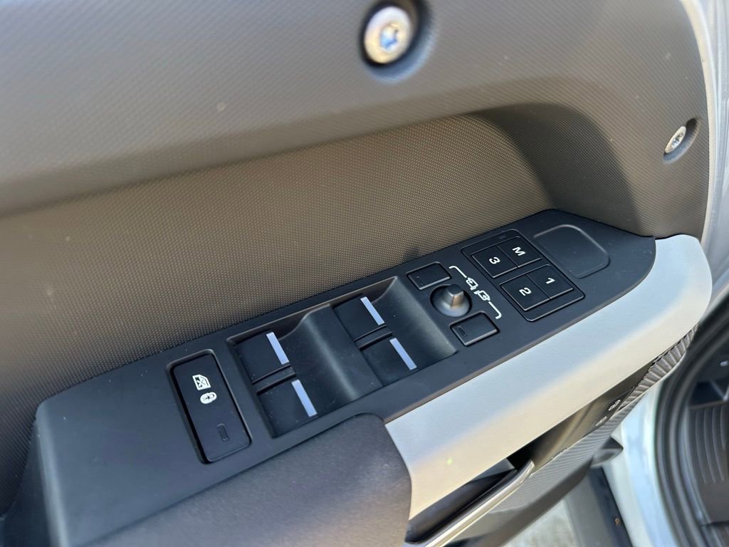 Used 2023 Land Rover Defender 110 S image 19