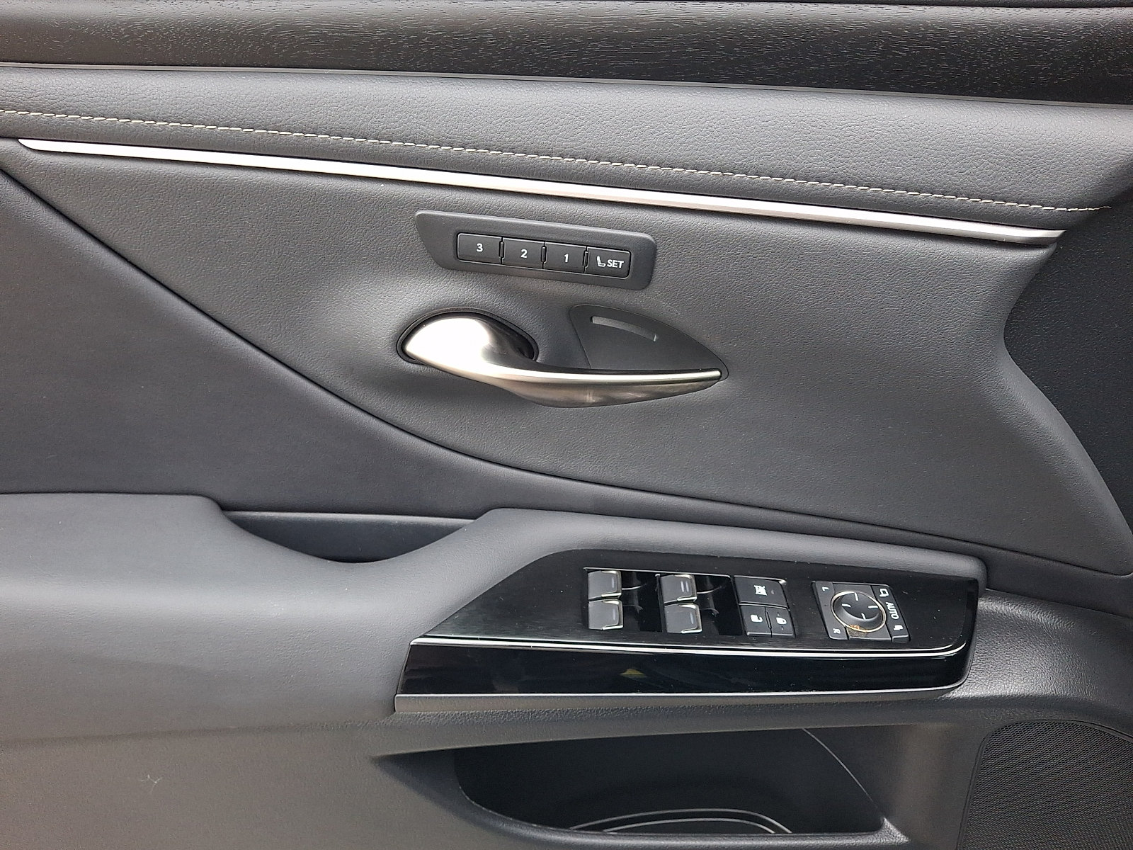Certified 2024 Lexus ES 350 w/ Premium Package FWD image 13