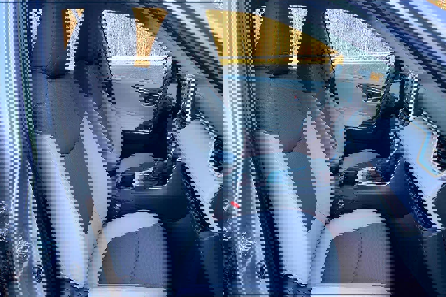 Used 2025 Toyota RAV4 XLE image 7