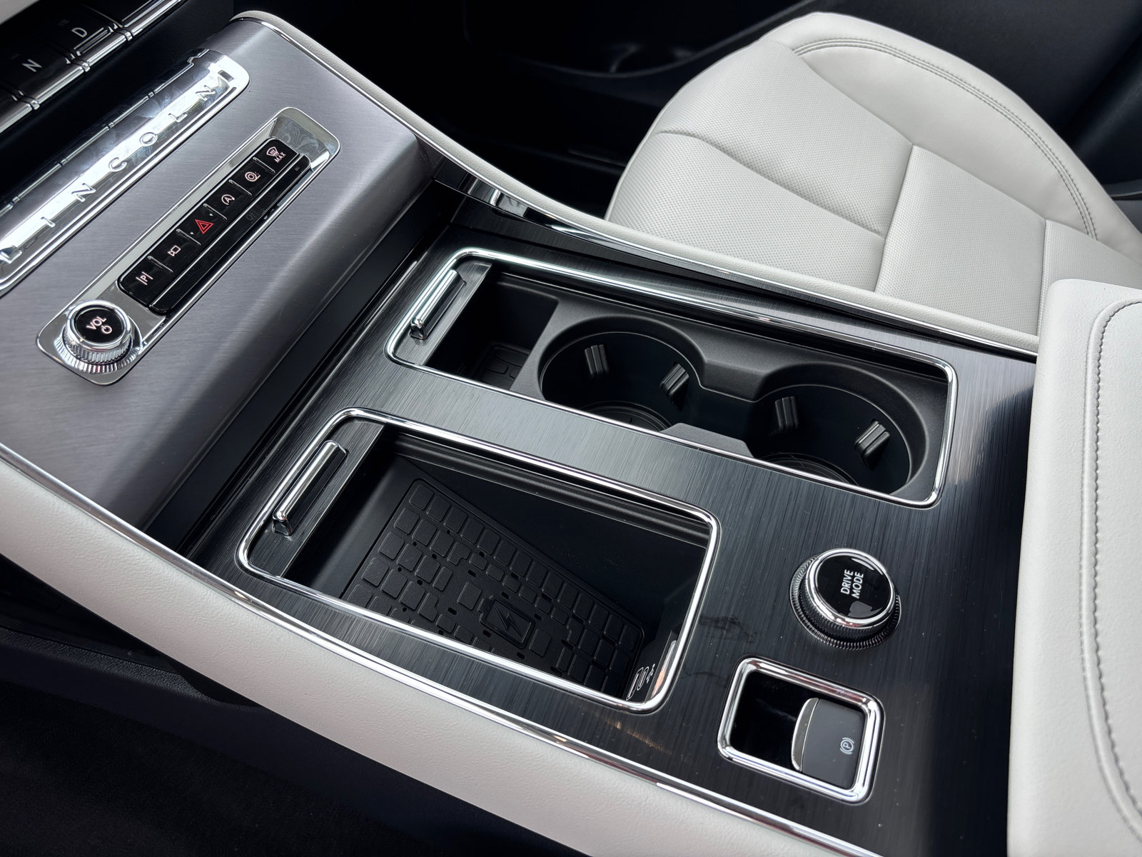 New 2026 Lincoln Aviator AWD image 23