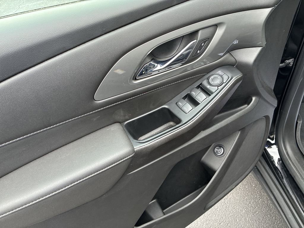 Used 2023 Chevrolet Traverse LT image 13