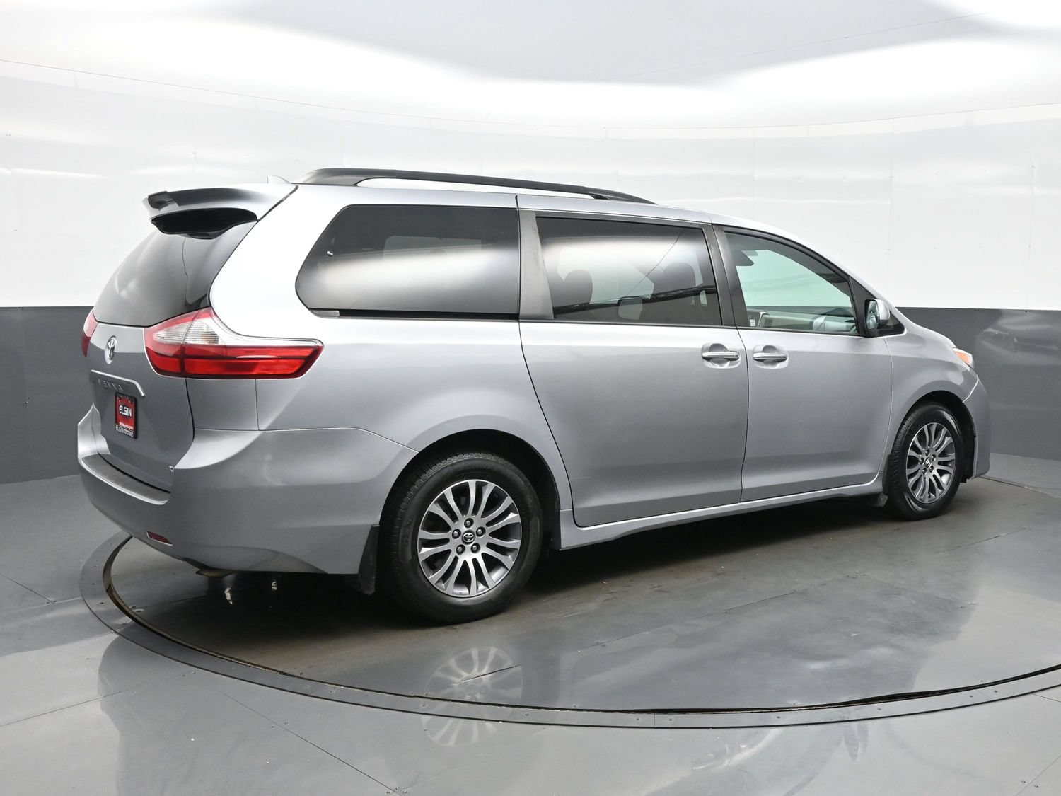 Used 2018 Toyota Sienna XLE FWD image 6