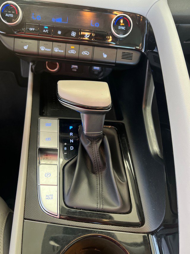 Used 2021 Hyundai Elantra Limited image 25