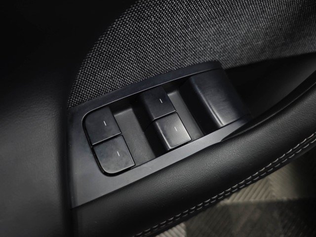 Used 2022 Tesla Model S AWD/4WD image 32