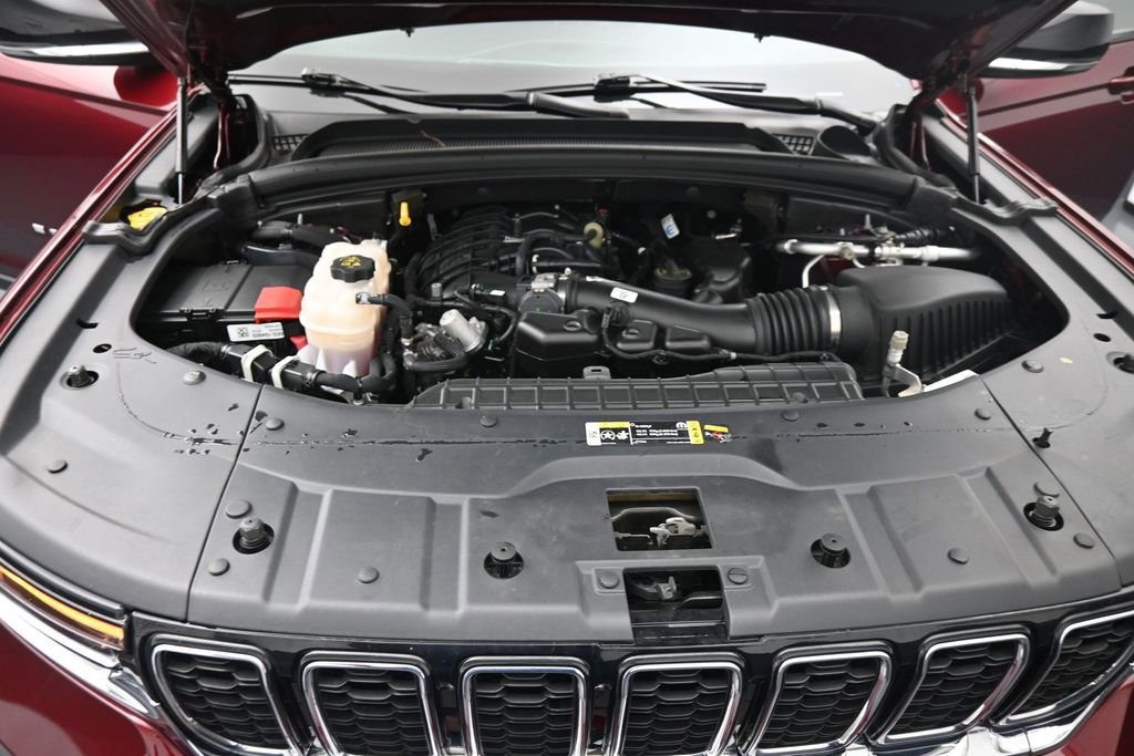 Used 2023 Jeep Grand Cherokee Limited AWD/4WD image 19