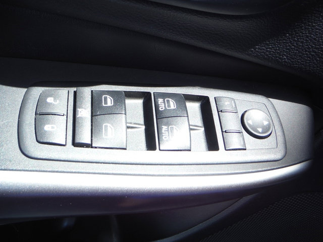 Used 2019 Jeep Cherokee Latitude Plus w/ Cold Weather Group AWD/4WD image 17