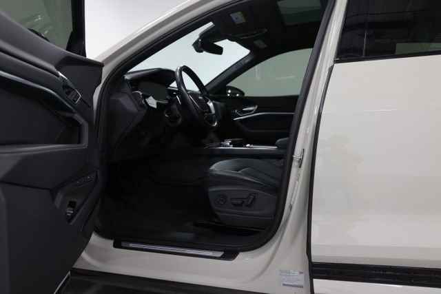 Used 2022 Audi e-tron Premium Plus w/ Premium Plus Package image 8