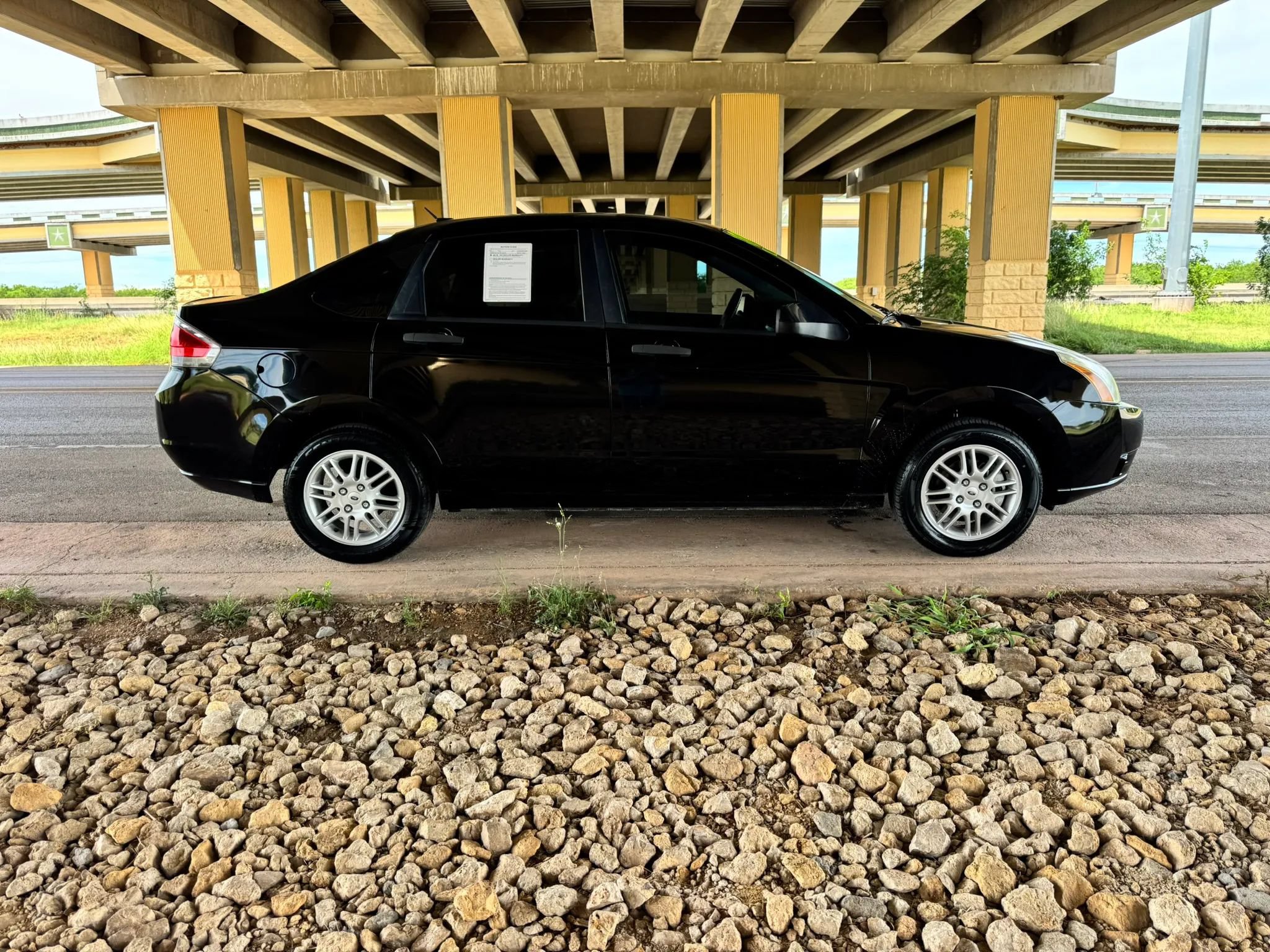 Used 2011 Ford Focus SE w/ 201A Rapid Spec Order Code FWD image 2