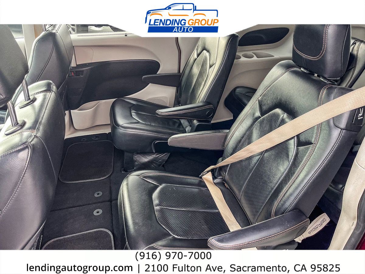 Used 2018 Chrysler Pacifica Touring-L image 16