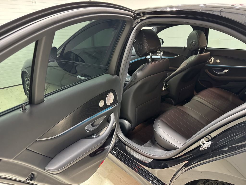 Used 2022 Mercedes-Benz E 350 Sedan w/ AMG Line Exterior image 35