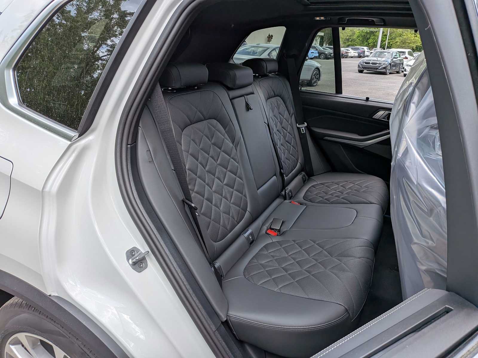 New 2026 BMW X5 xDrive50e w/ Premium Package AWD/4WD image 23