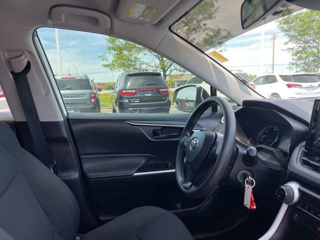 Used 2021 Toyota RAV4 LE AWD/4WD image 30