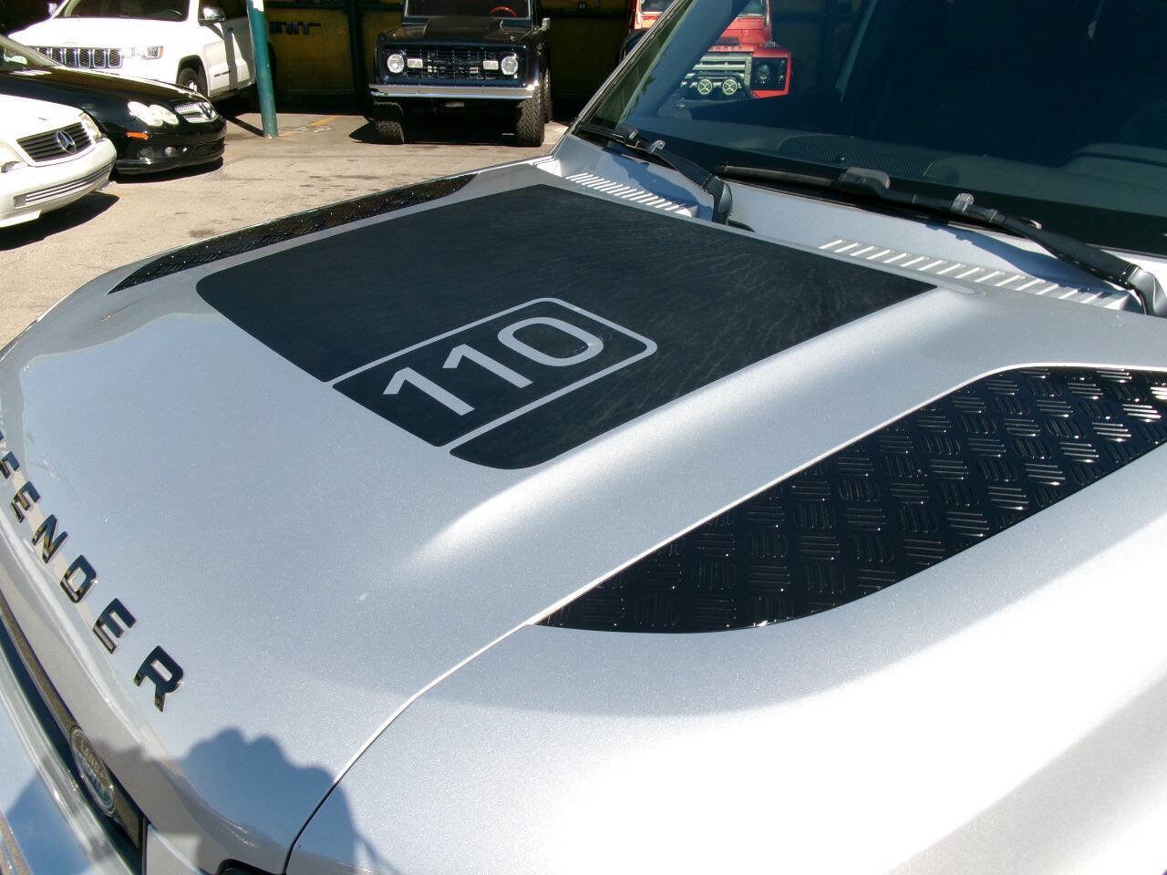 Used 2020 Land Rover Defender 110 SE image 32