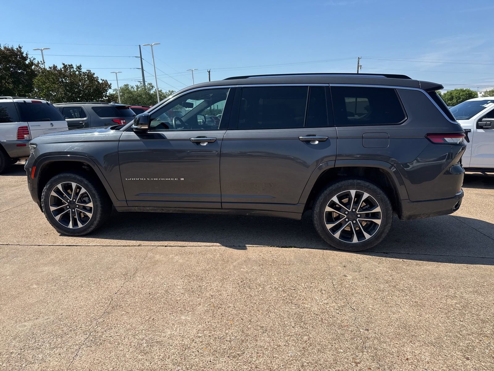 Used 2021 Jeep Grand Cherokee L Overland w/ Luxury Tech Group IV AWD/4WD image 4