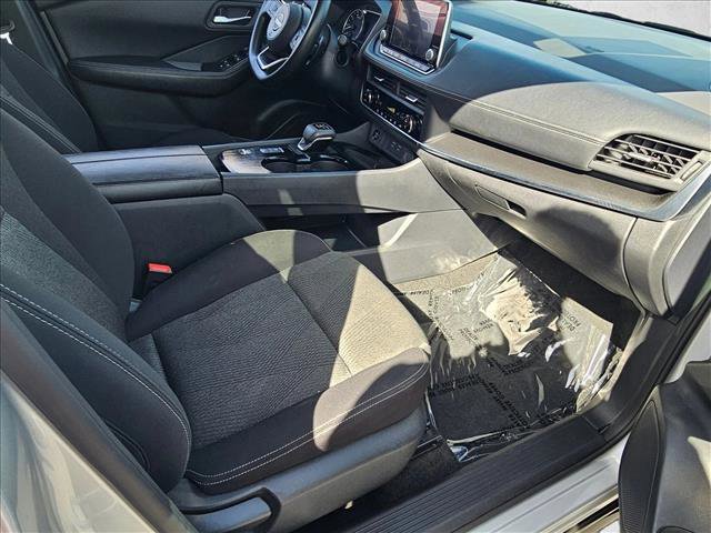 Used 2024 Nissan Rogue SV image 19