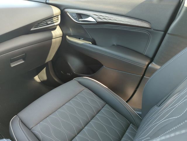 Used 2023 Buick Envision Avenir image 30