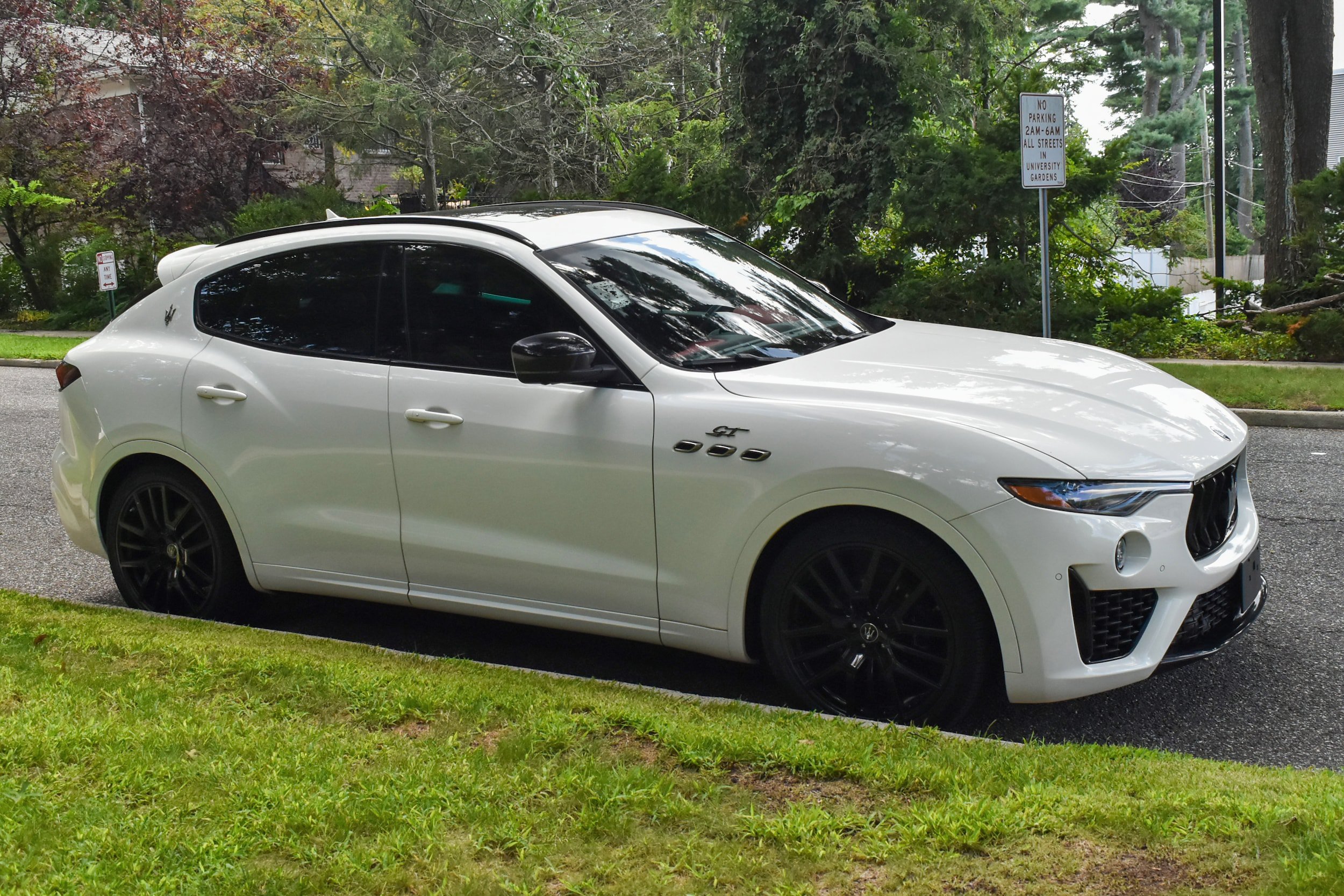 Used 2022 Maserati Levante GT AWD/4WD image 11