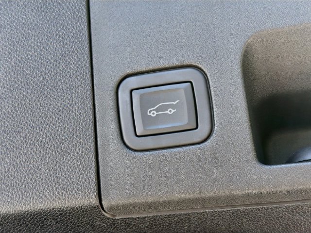 Used 2024 Cadillac XT4 Premium Luxury FWD image 13