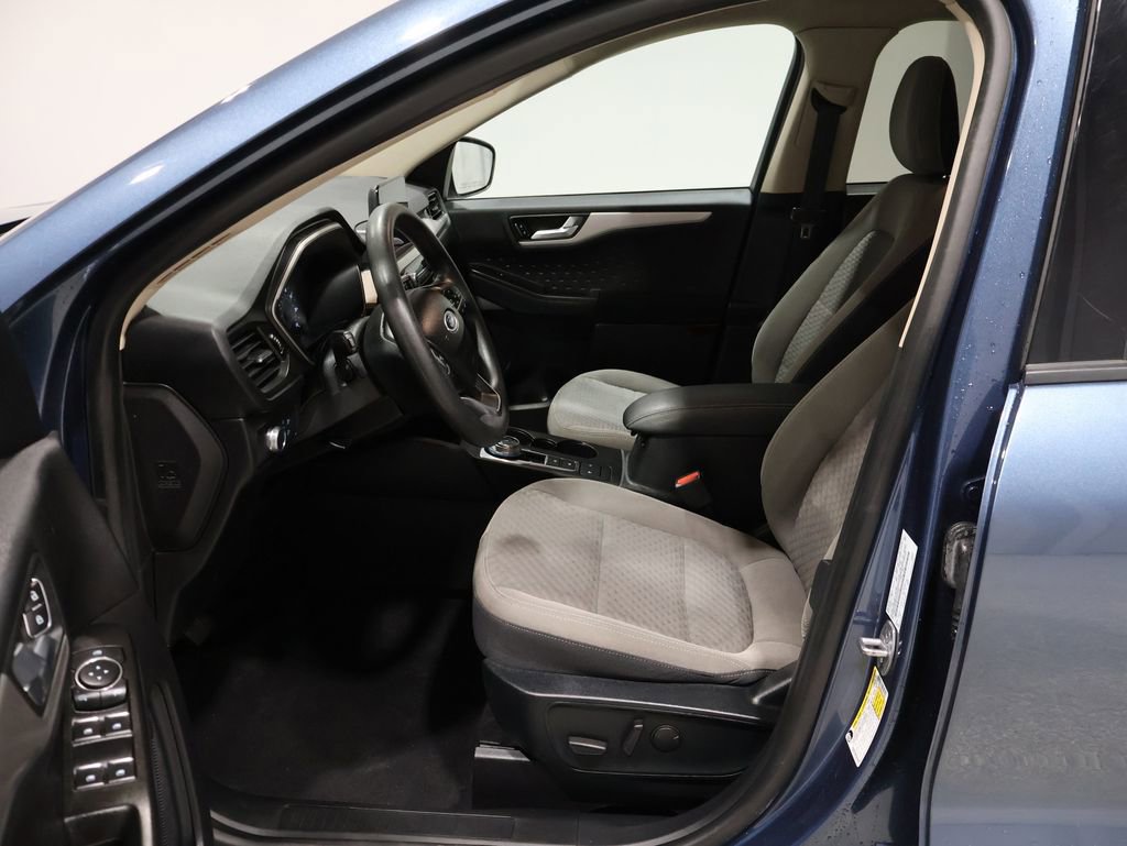 Used 2020 Ford Escape SE image 3