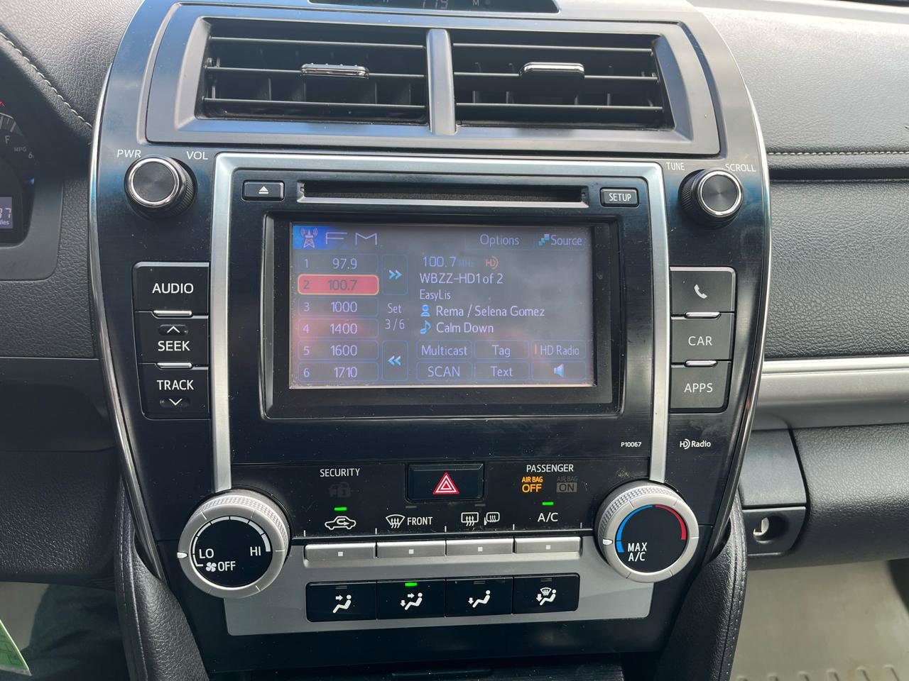 Used 2012 Toyota Camry SE FWD image 18
