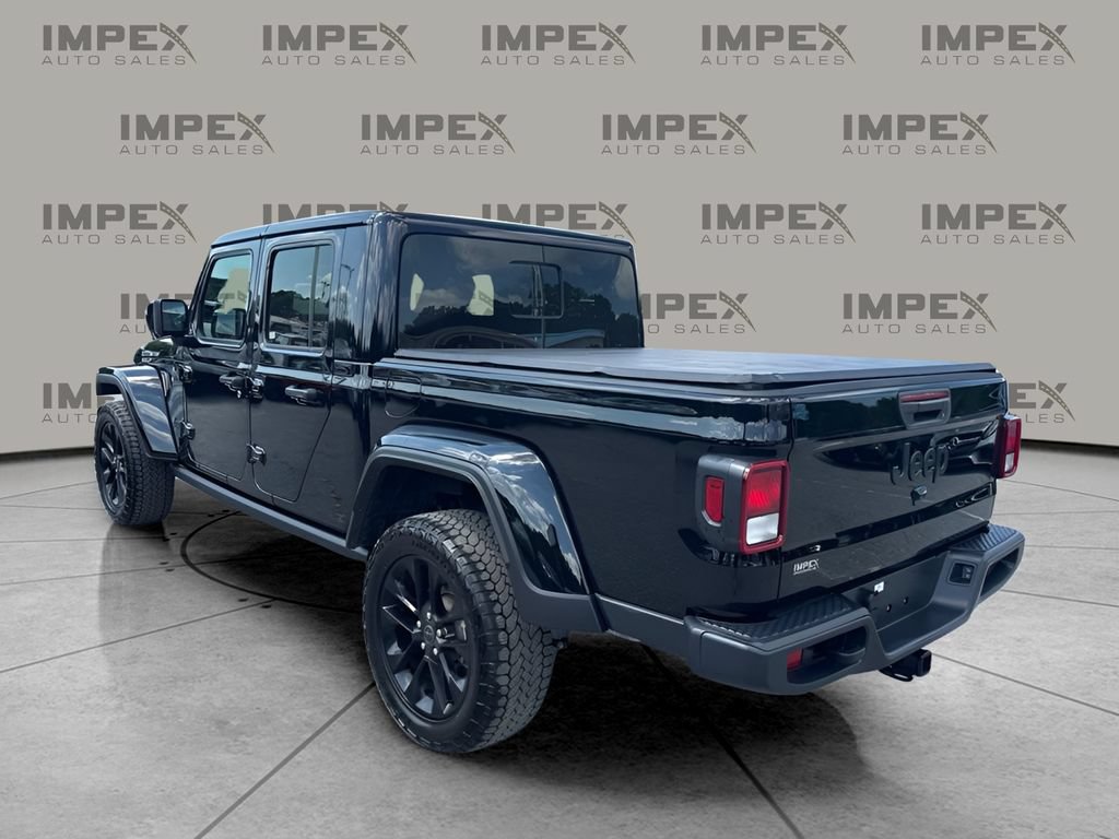 Used 2024 Jeep Gladiator Sport AWD/4WD image 2