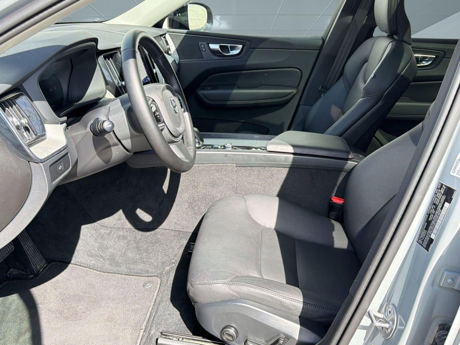 Certified 2025 Volvo XC60 B5 Plus image 5