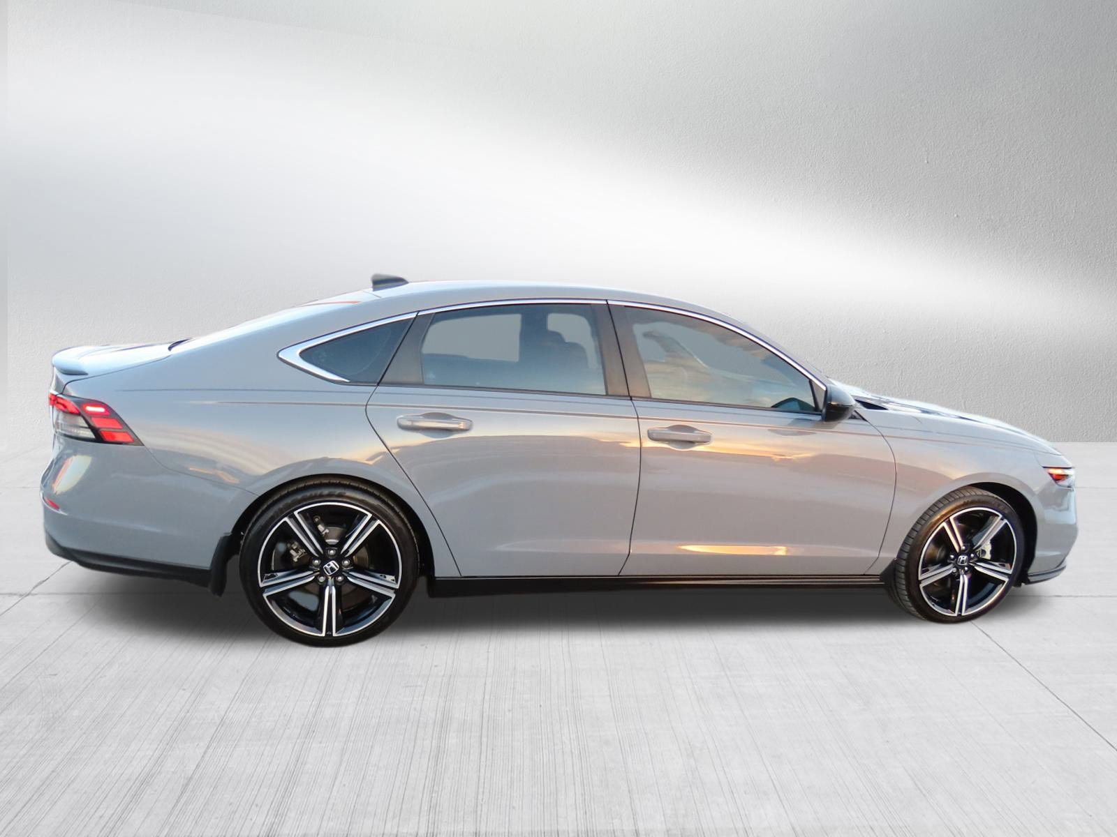 Used 2023 Honda Accord Sport image 8