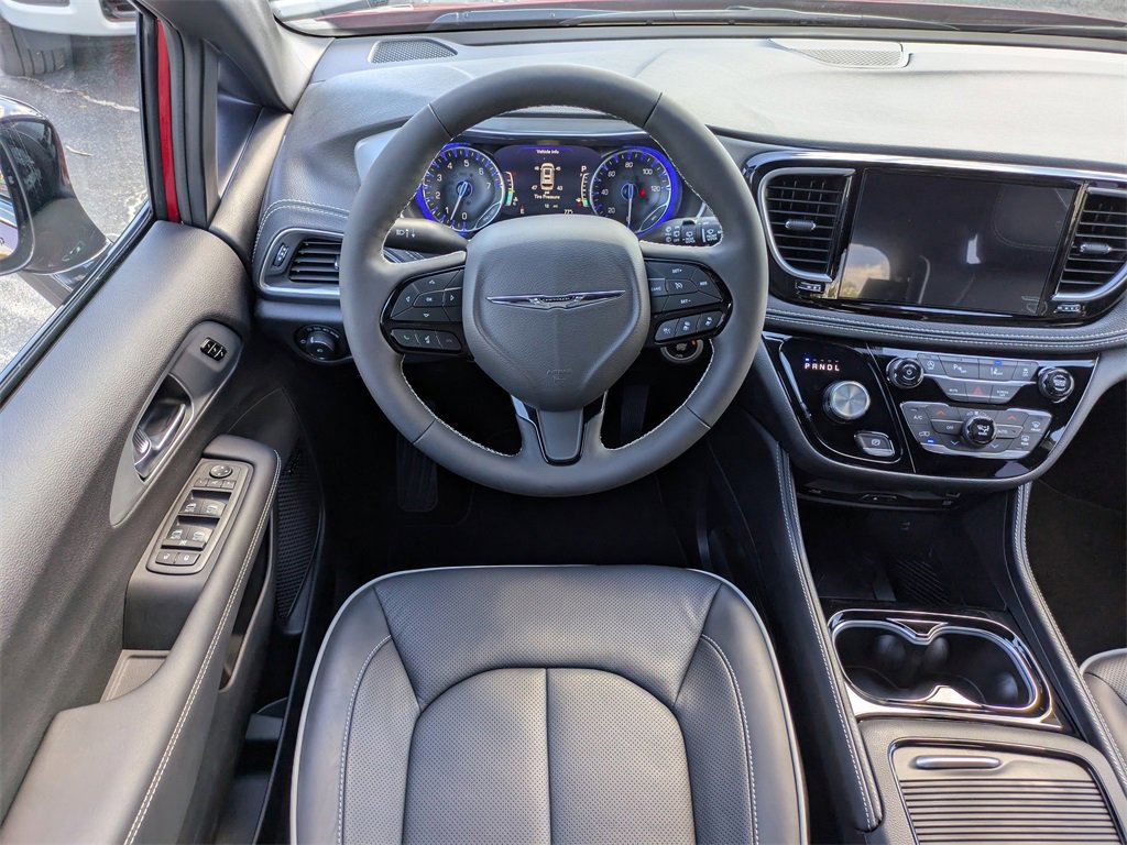New 2026 Chrysler Pacifica Limited w/ Uconnect Theater Family Group image 22