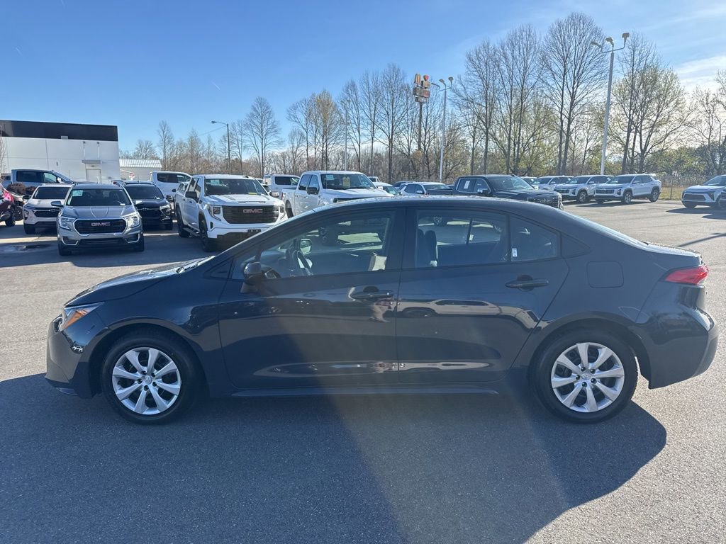 Used 2025 Toyota Corolla LE image 2