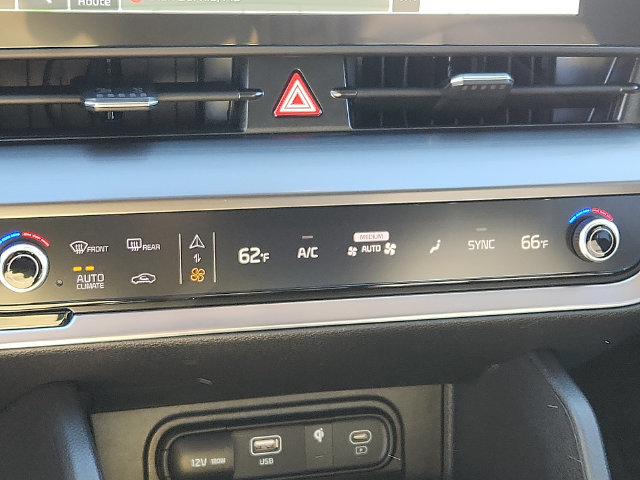 Used 2025 Kia Sportage EX AWD/4WD image 15