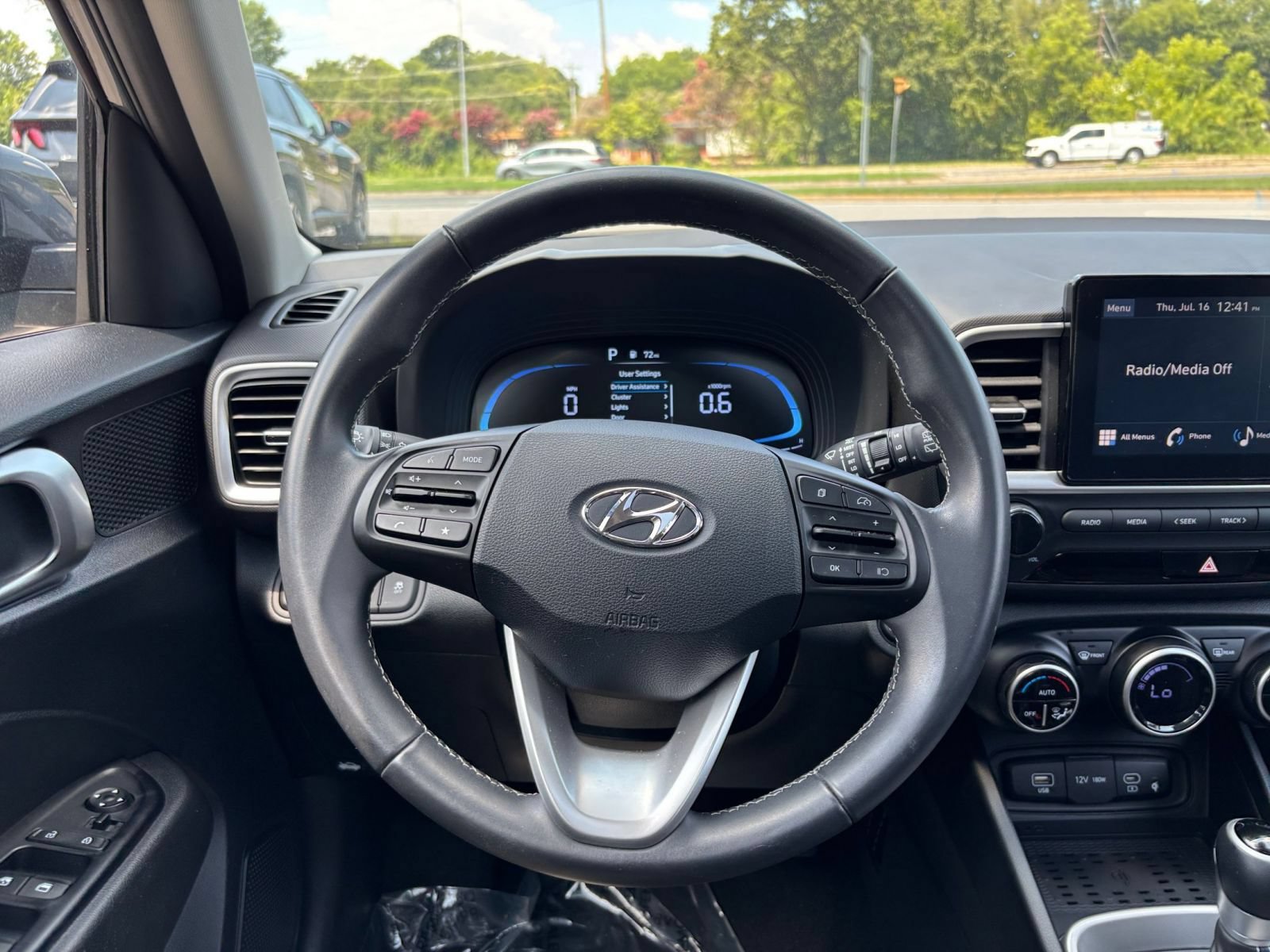 Used 2026 Hyundai Venue SEL FWD image 31