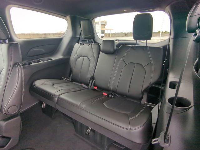 New 2026 Chrysler Pacifica Select image 16