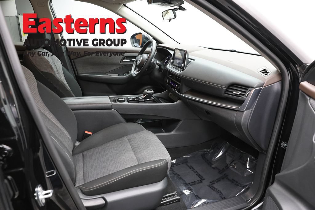 Used 2023 Nissan Rogue SV AWD/4WD image 23