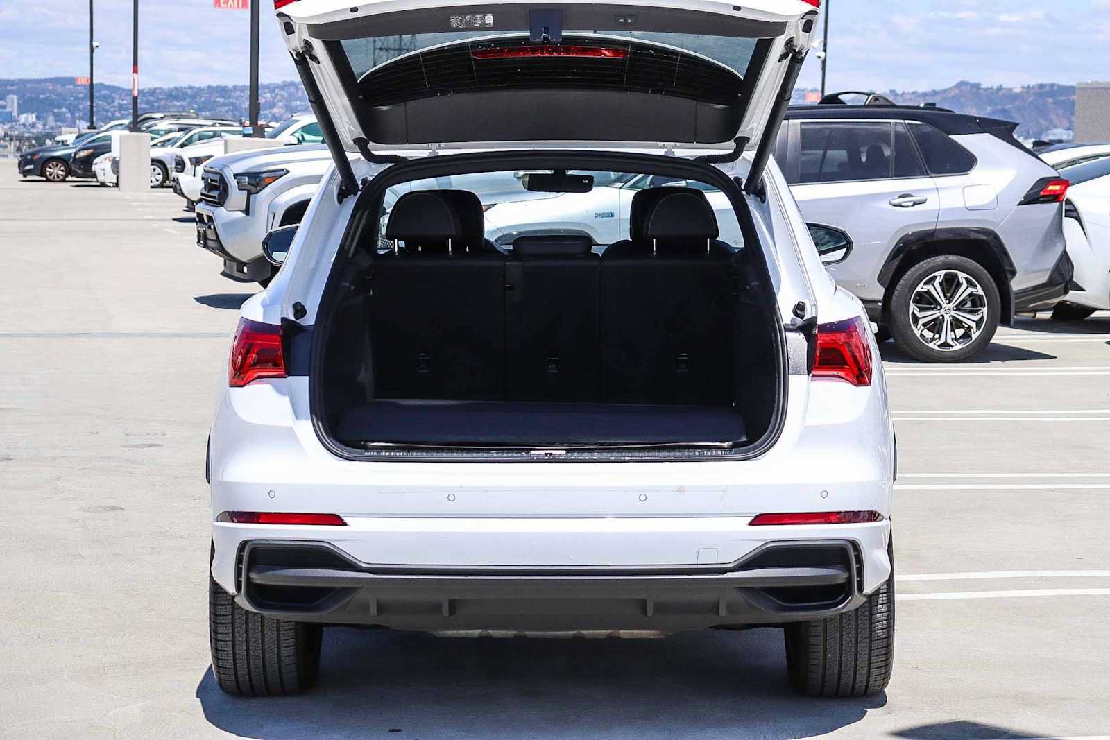 Used 2025 Audi Q3 2.0T Premium w/ Convenience Package AWD/4WD image 37