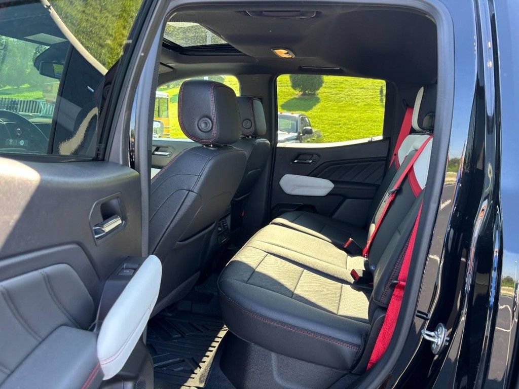 Used 2024 GMC Canyon AT4X AWD/4WD image 10