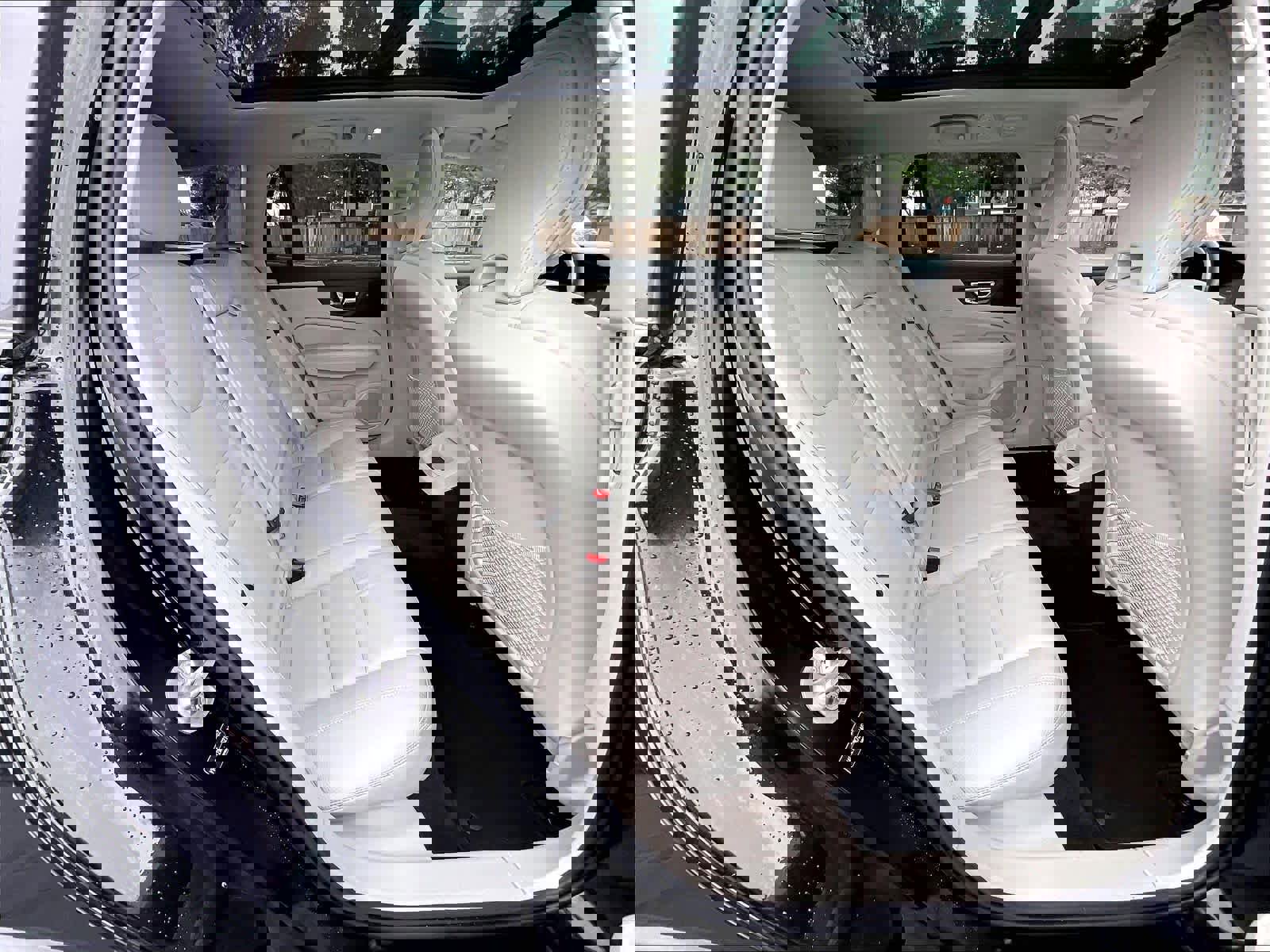 Used 2025 Volvo V60 B5 Cross Country Plus image 30