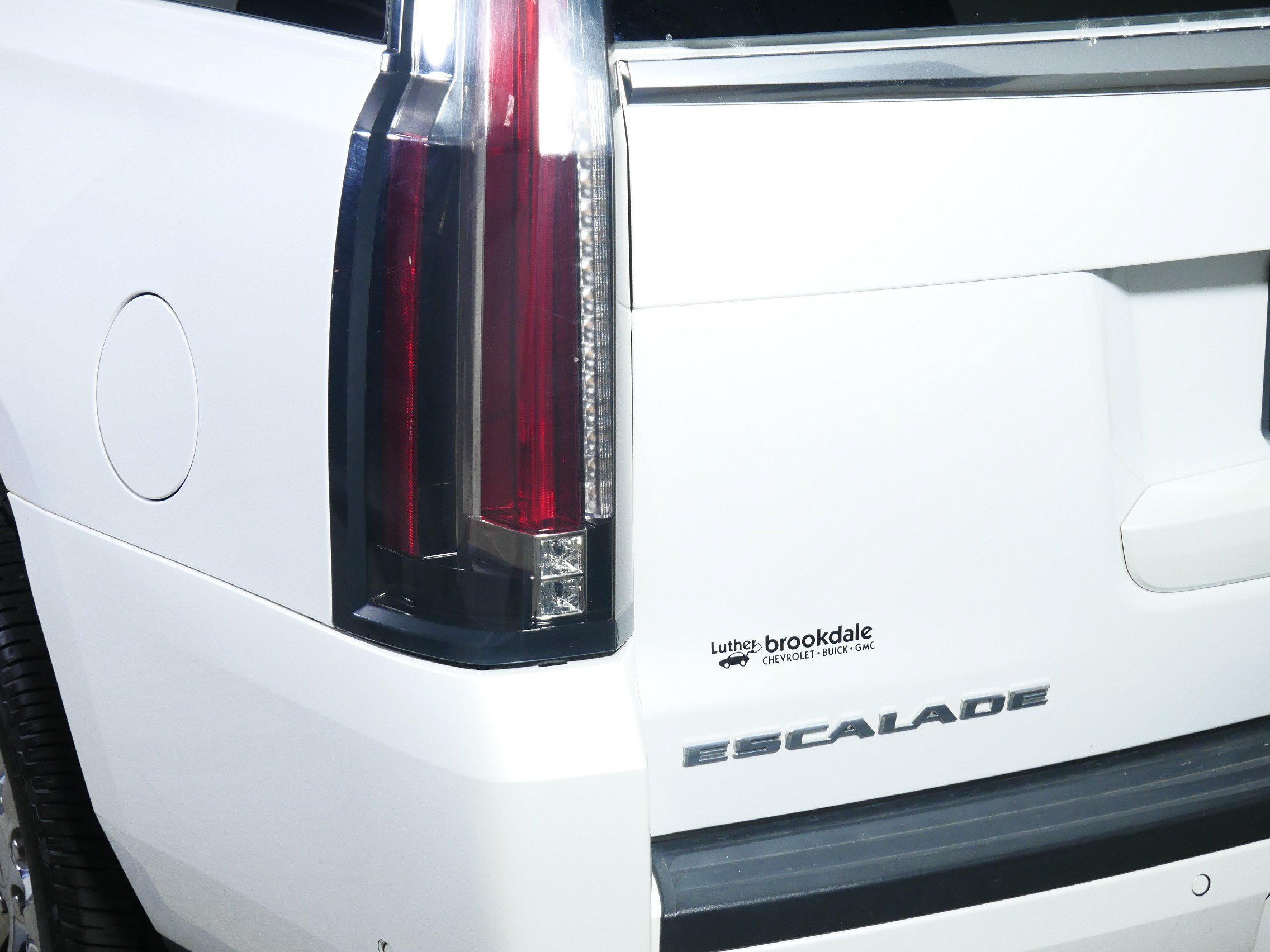 Certified 2018 Cadillac Escalade Platinum AWD/4WD image 17