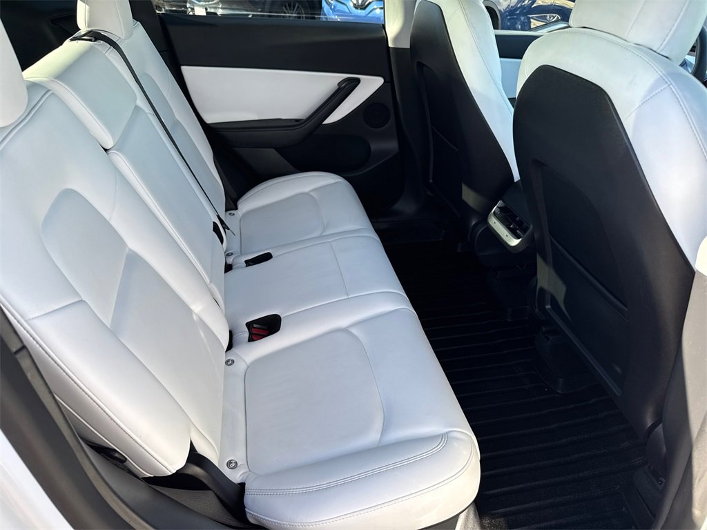 Used 2021 Tesla Model Y Long Range image 18