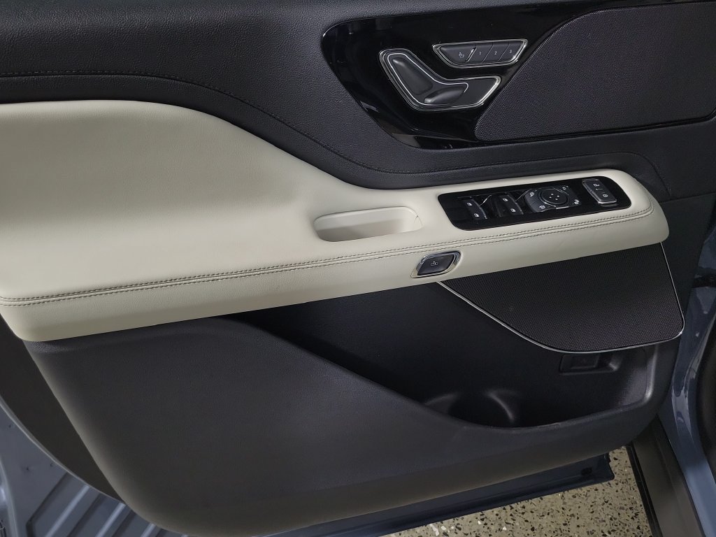 New 2026 Lincoln Aviator 2WD w/ Jet Appearance Package image 19