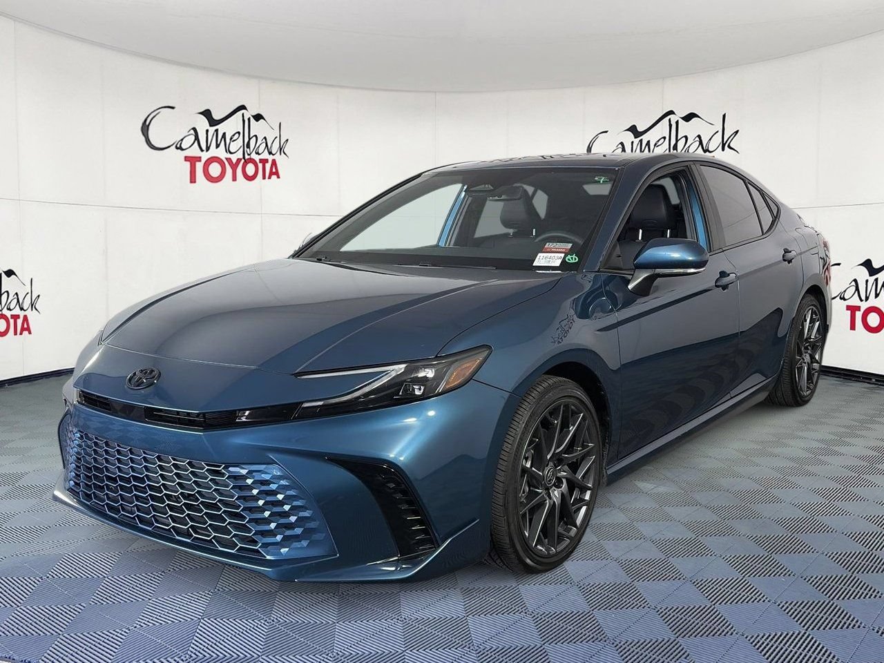 Used 2025 Toyota Camry XSE FWD image 4